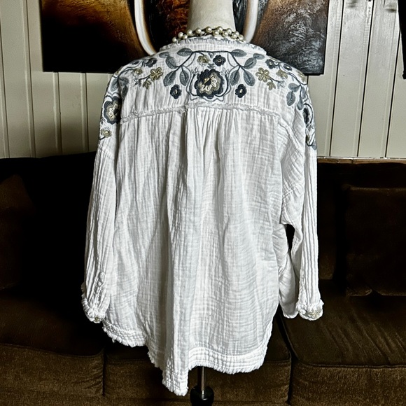 Johnny Was ~ Small ~ White W/Silver & Gray Floral Embroidery Triple Tassel Top - Picture 12 of 16